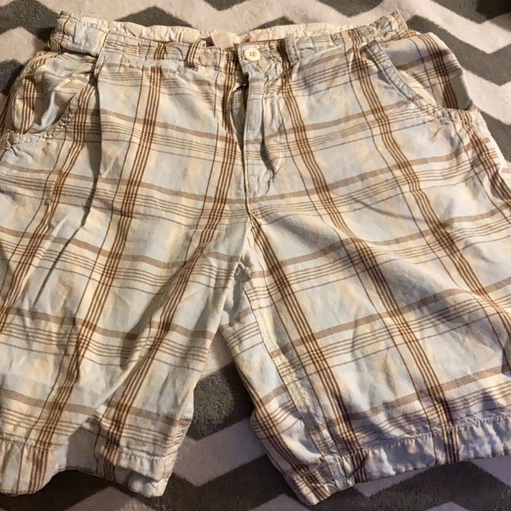 Men’s Red Camel plaid shorts size 33